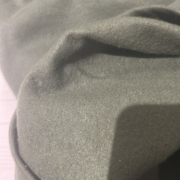 Brand new Quebec titled sweater size M colour dark green - Picture 4 of 4